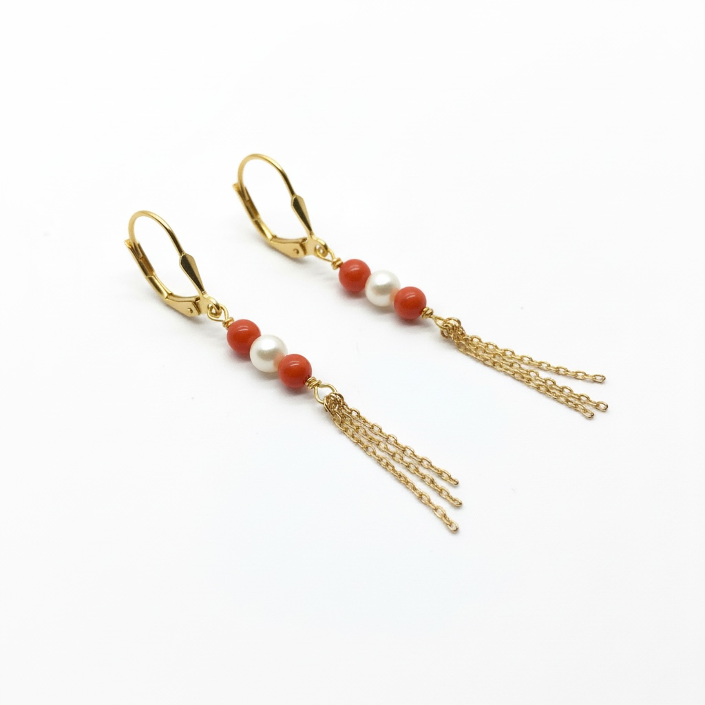 Boucles d’oreilles pendantes en or 18 carats, corail et perle