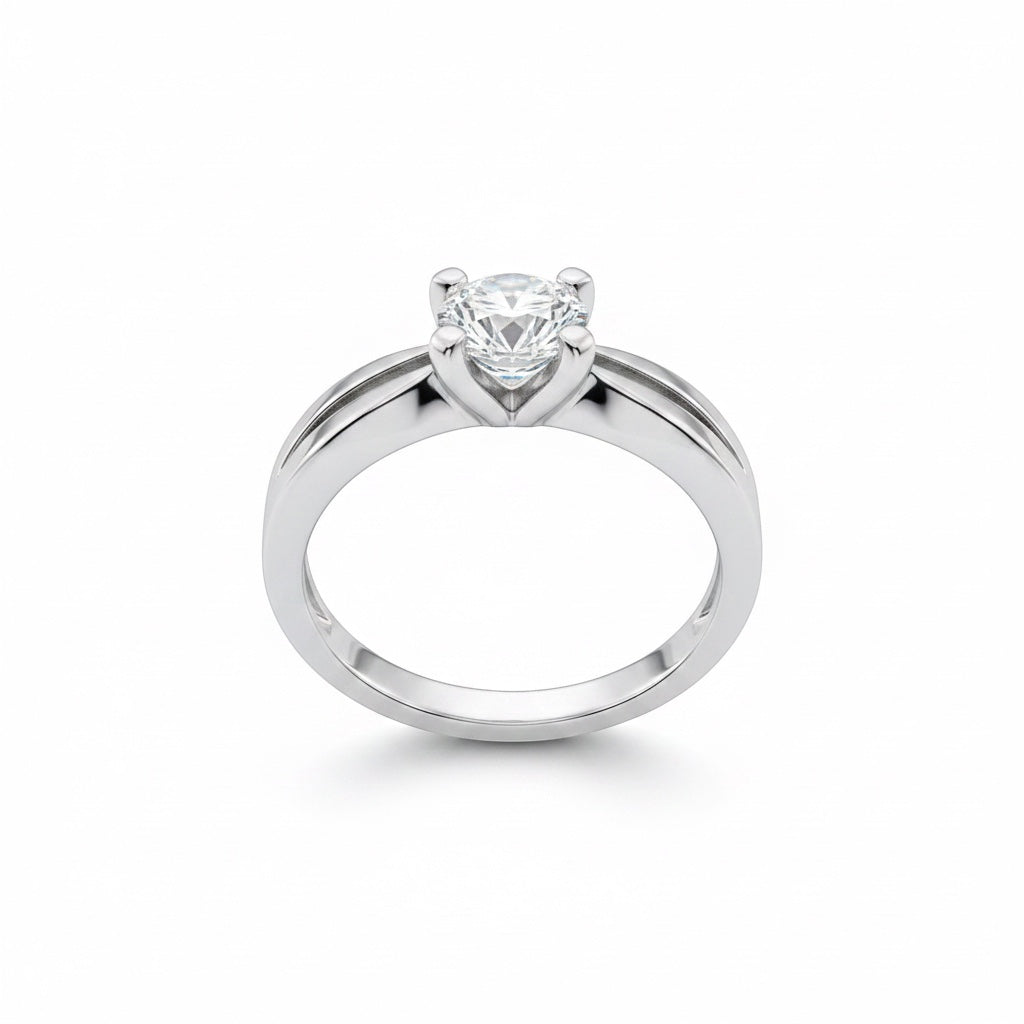 Maison Leininger 18K white gold solitaire ring with a 0.50 carat G-VVS2 diamond. Elegant engagement ring design.